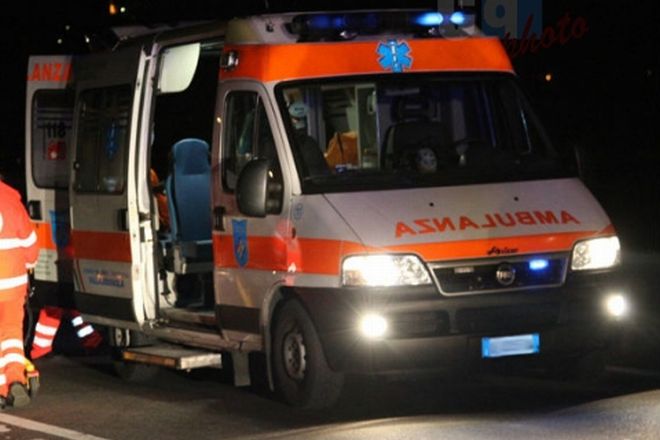 Due giovani fuori strada con la moto ad Olivetta San Michele