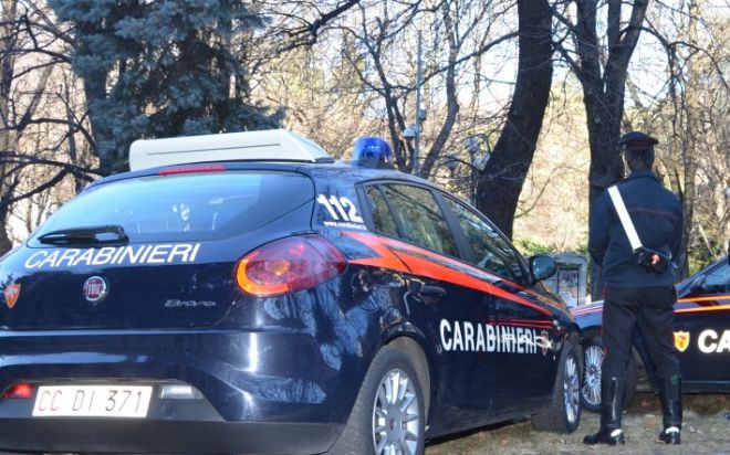 Valenza, viaggia con targa falsa, denunciato un italiano