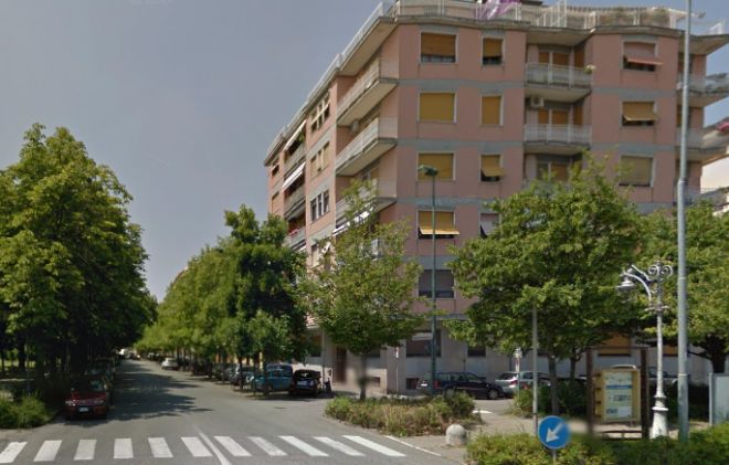 Cade dal quarto piano in viale Bistolfi e si salva, pensionata casalese miracolata