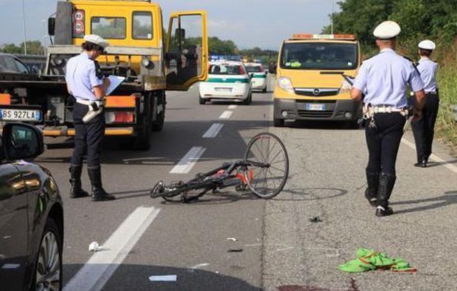 Ciclista alessandrino ucciso da un’auto mentre  si allena, ma l’assicurazione si rifiuta di risarcire la famiglia