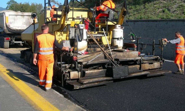 Tortona, al via i lavori in via Alfieri: asfalto e nuovo marciapiede, scattano i divieti