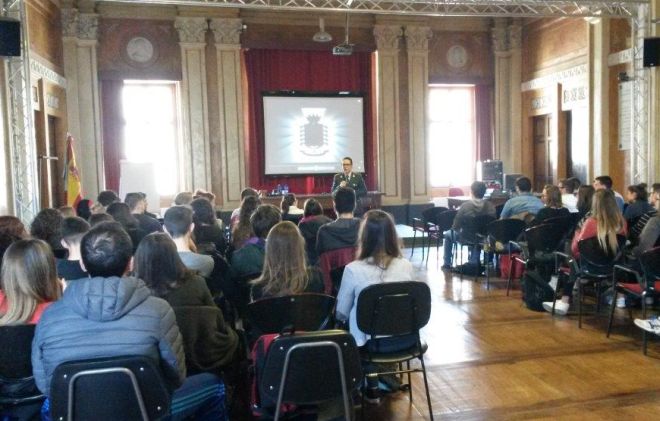 Gli studenti casalesi a scuola di legalità con la Guardia di Finanza