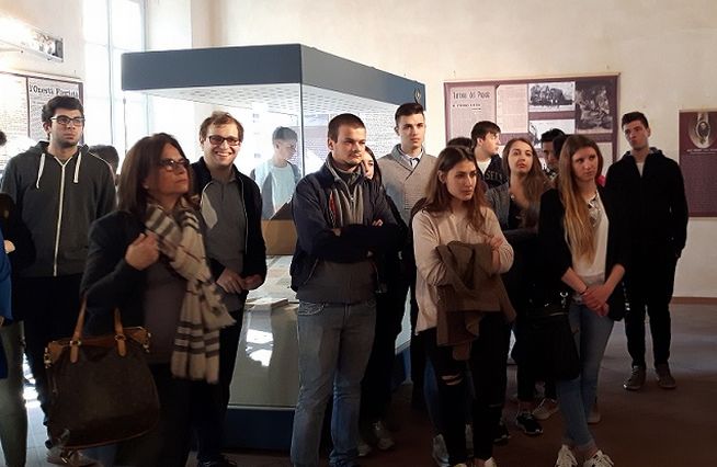 Cartoline dal Ventennio, un agghiacciante normalità per gli studenti del Marconi