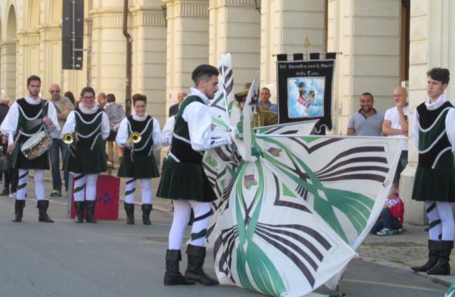 Grande successo ad Acqui terme per gli sbandieratori di Grugliasco