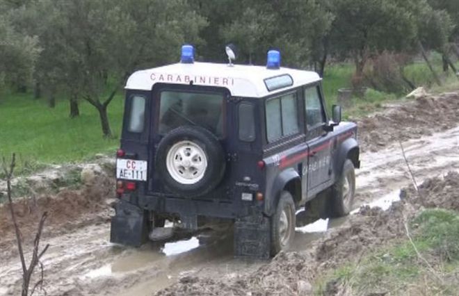 Alessandria, i carabinieri inseguono un furgone ma l’auto si ferma e i malviventi scappano