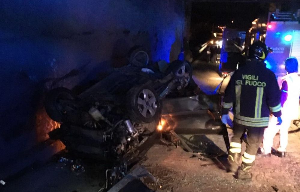 Giovane 18enne di Vignole muore fuori strada con l’auto. Le immagini