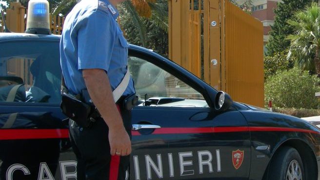 Alessandria, minaccia con un coltello il presunto amante della fidanzata, albanese nei guai