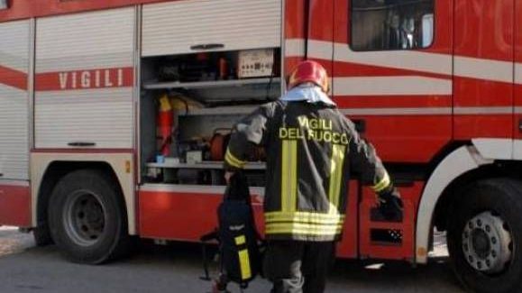 Un incendio a Castelletto Monferrato spento dai pompieri