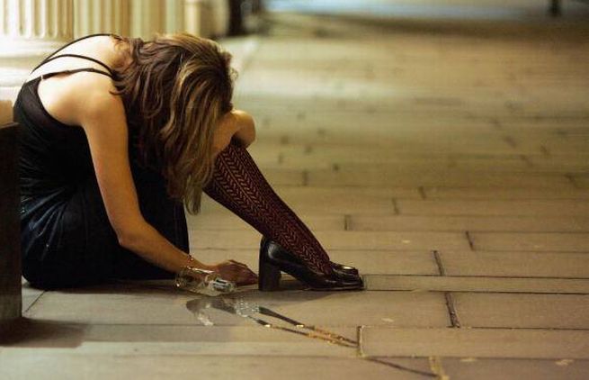 Troppi giovani a Tortona bevono alcol, il Comune corre ai ripari con alcune iniziative