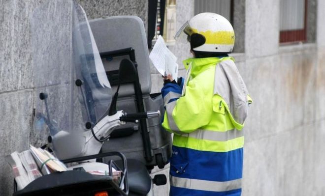 Giovane postina travolta da un pirata della strada fra Sale e Castelnuovo e ricoverata in ospedale. Indagano i Carabinieri