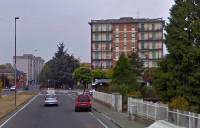 Tortona, bimba di tre anni rimane chiusa in casa in via Silla, salvata dai pompieri