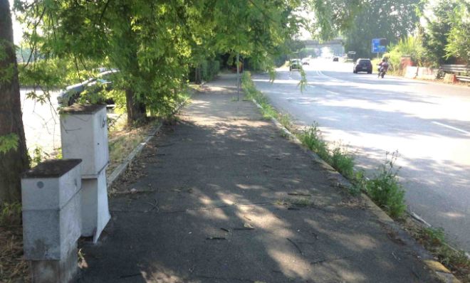 Ad Alessandria una rotonda con luci e ombre