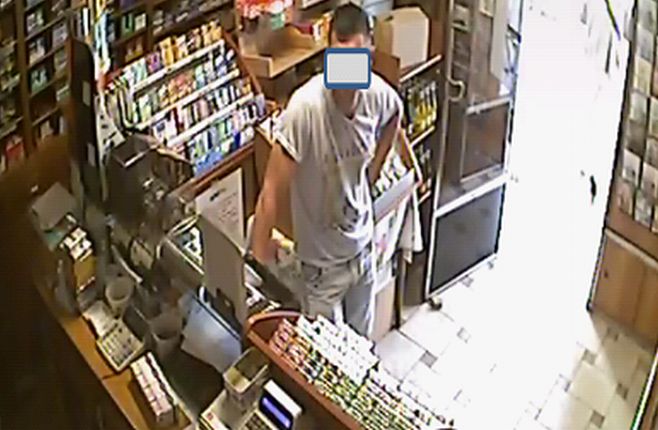 Alessandria, ruba 800 euro dalla tabaccheria, preso grazie alle telecamenre