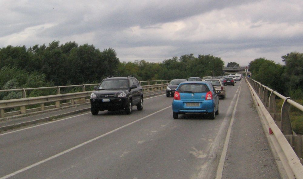 Traffico in tilt a Tortona per un incidente nei pressi del Ponte dello Scrivia