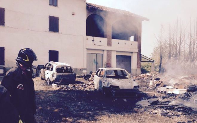 Incendio a Predosa, danni ad una casa e a due auto