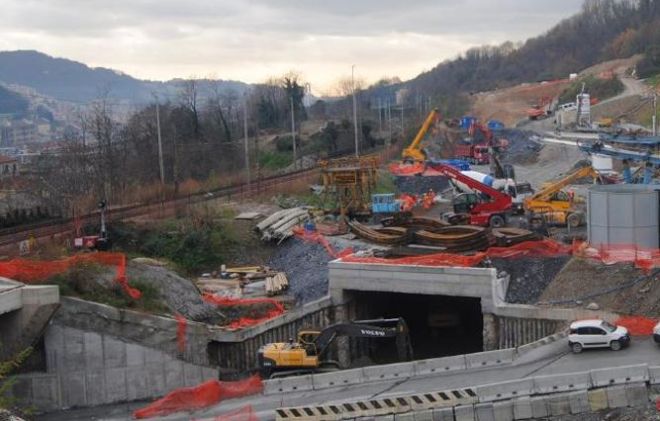 E’ morto l’operaio caduto in un pozzo nel cantiere del Terzo Valico. Era padre di una bambina.