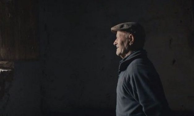 Nonni digitali al Punto Giovani di Novi Ligure: parte un corso di smartphone