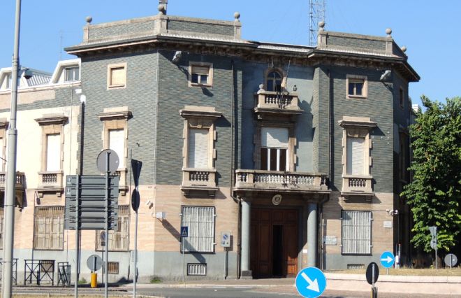 Giovane va fuori strada con l’auto alla periferia di Tortona e simula il furto per frodare l’assicurazione, è nei guai