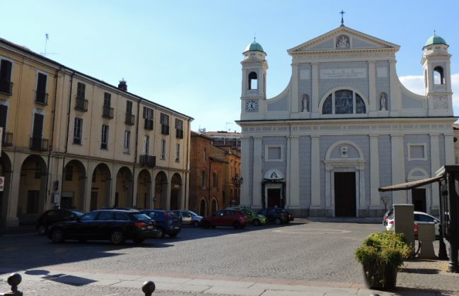 Giusto o sbagliato aprire una parte dell’isola pedonale a Tortona?