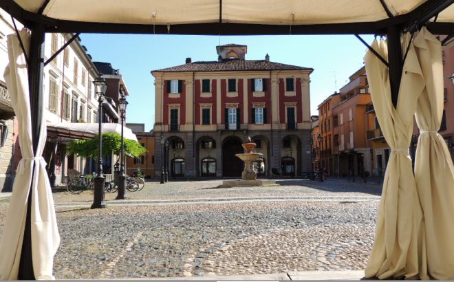 Pace, libertà e democrazia a Tortona nella bella manifestazione in piazza Malaspina