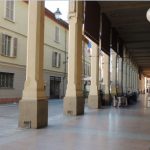 I portici “salotto buono” di Tortona imbrattati da cicche e patatine: il Comune corre ai ripari con un intervento da 1.078 euro