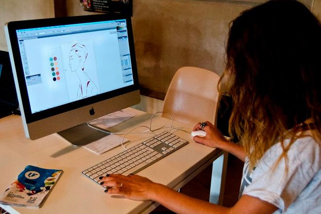 Si spaccia per una donna e truffa una valenzana vendendole scarpe, denunciata