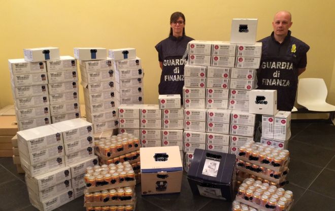 Imprenditore edile di Imperia nascondeva in casa 11 mila capsule di caffé e 300 lattine rubate