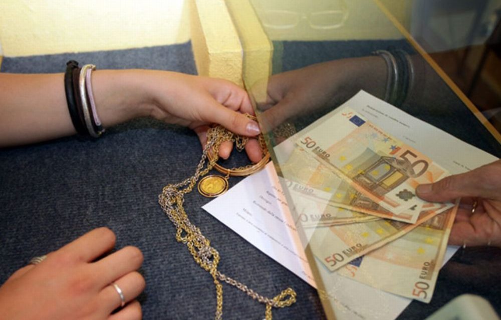 Ozzano Monferrato, oggetti d’oro del valore di 100 euro venduti a 7 mila, ma la truffa sfuma. I carabinieri: “Fate attenzione”
