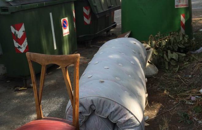 Multa di 600 euro a diversi cittadini di Alessandria che hanno abbandonato rifiuti in strada