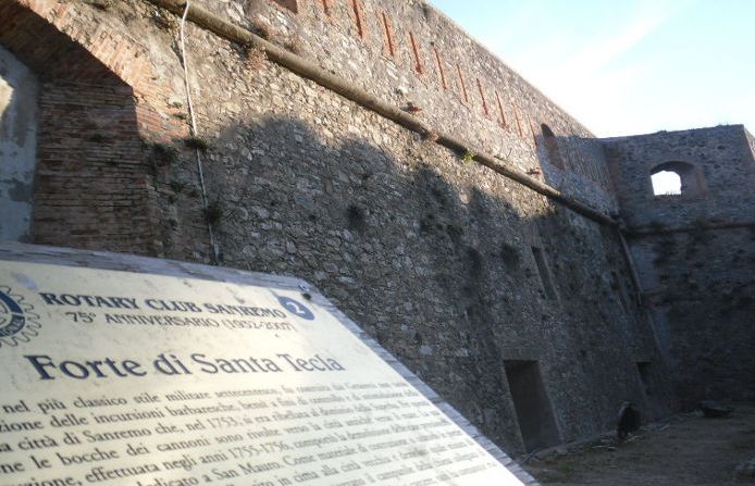 Sanremo, il Forte di Santa Tecla e la mostra di tessuti per le “Giornate del Patrimonio”