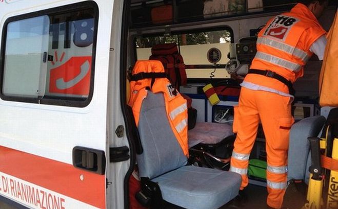 Diano Marina, donna fuori strada con l’auto mentre scende da Capo Berta, trasportata in ospedale