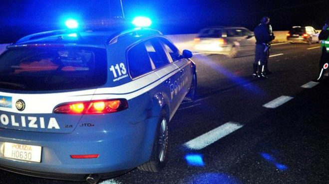 74enne di Bordighera alla guida della sua Fiat Punto percorre 4 km contromano in A/26.  Bloccato dalla Polizia Stradale di Ovada