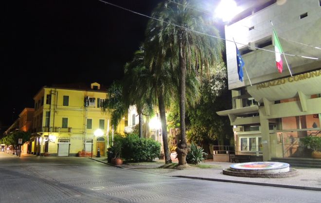 Da ieri il monumento ai caduti di Diano Marina acquista più valore: l’autore insignito ad memoriam del premio “Lorenzo il magnifico”