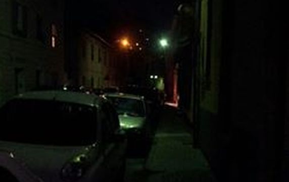 Imperia Oneglia, via Santa Lucia buia e sporca, la gente protesta e non esce di sera per paura