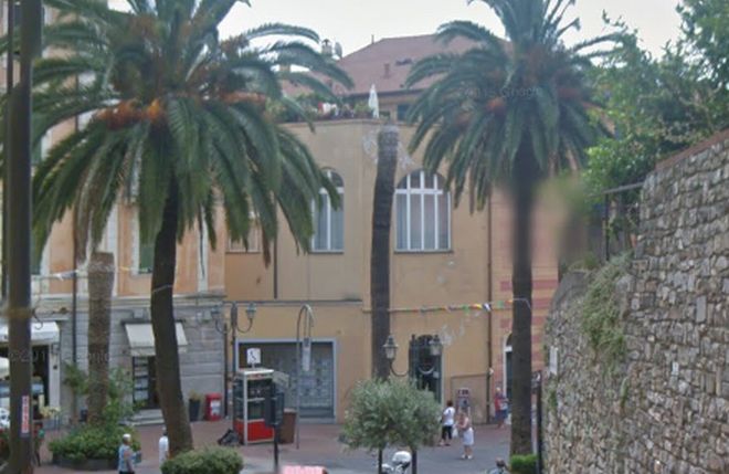 Giovane di Imperia danneggia gli alberi in via Oreggia, denunciato dalla Polizia