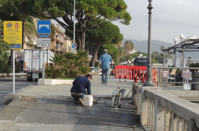 Il Comune di Diano Marina ha aggiustato la passeggiata a mare