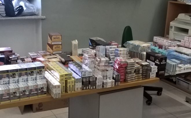 Due titolari di un bar di Castelnuovo vendevano sigarette senza autorizzazione. Denunciati dalla Finanza