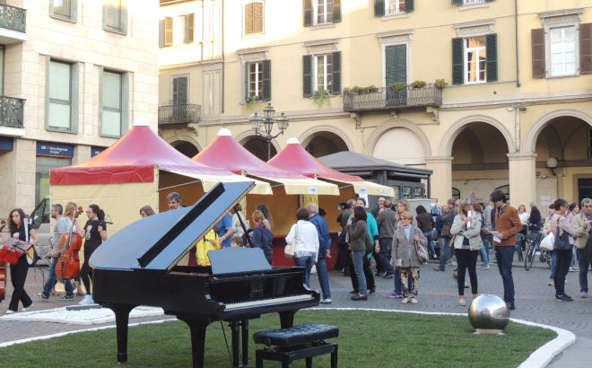 A Tortona sabato si mangia all’aperto, si ascolta musica e si raccolgono fondi per i terremotati