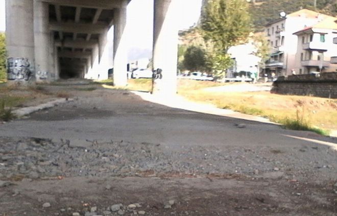 Controllo e pulizia del territorio: bonificata la zona sotto al cavalcavia a Ventimiglia