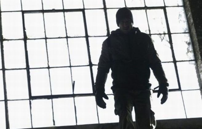 Tortonese tenta di soffocare la sorella, poi esce e disturba gli avventori di un locale, arrestato dai Carabinieri