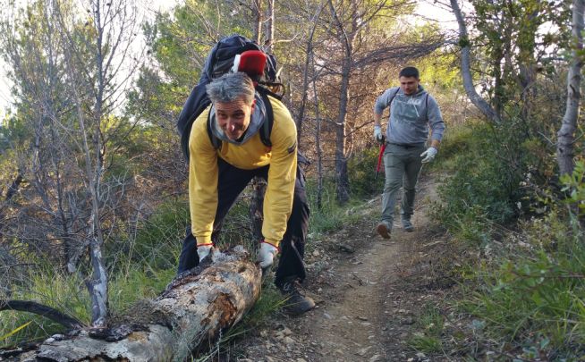Sacrificano il loro tempo libero per pulire (gratis) i sentieri di Cervo e del Golfo Dianese