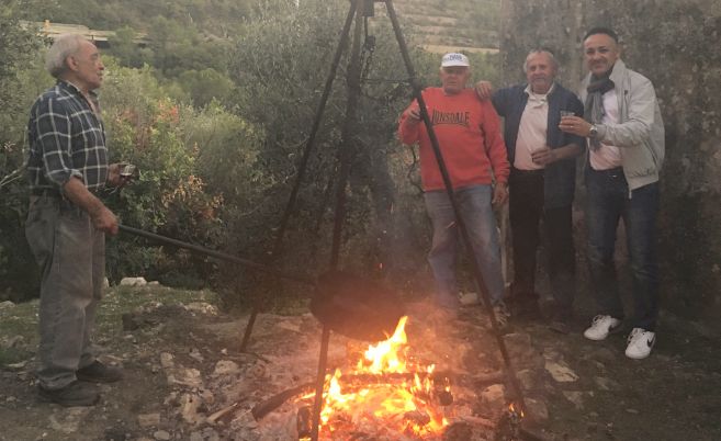 Un successo la festa contadina di San Simone con la tradizionale castagnata