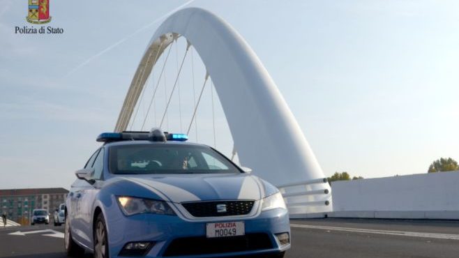 La Polizia di Alessandria sequestra droga e una pistola a due individui