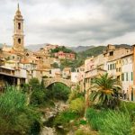 Musica e teatro sotto le stelle: a Dolcedo scatta l’edizione 2026 di “Per le Vie del Borgo”