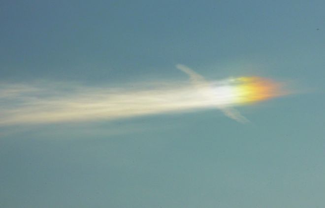 Oggetto misterioso sui cieli di Imperia, scherzo dell’obiettivo o del fotografo?