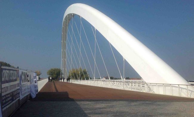 Ancora un uomo salvato dalla Polizia sul Ponte Meier  con intenti suicidi