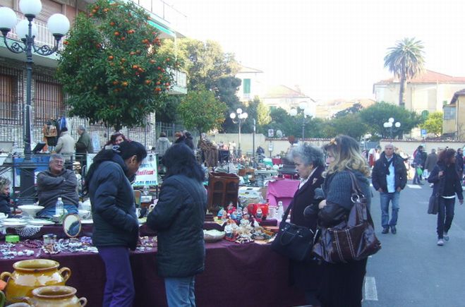 Diano Marina riduce il numero dei banchetti al mercato settimanale: da 214 a 183