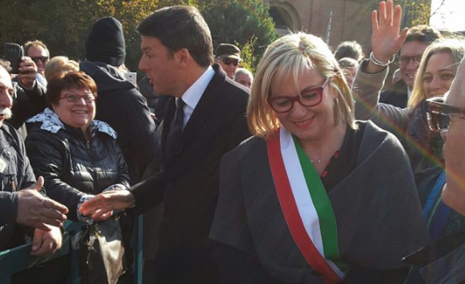 Le immagini del Premier Renzi in Alessandria: strette di mano e sorrisi con Rossa e la gente