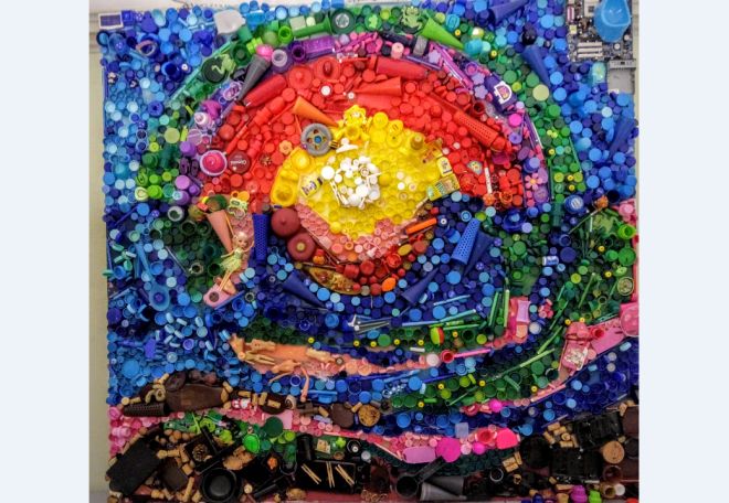 Nella biblioteca di Tortona c’è il sole dei diversamente abili realizzato con materiali di riciclo