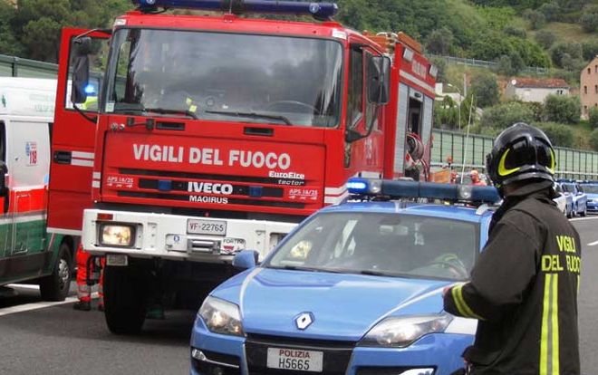 Furgone a Fuoco sull’A/10 tra Ventimiglia e Bordighera, salve tre persone